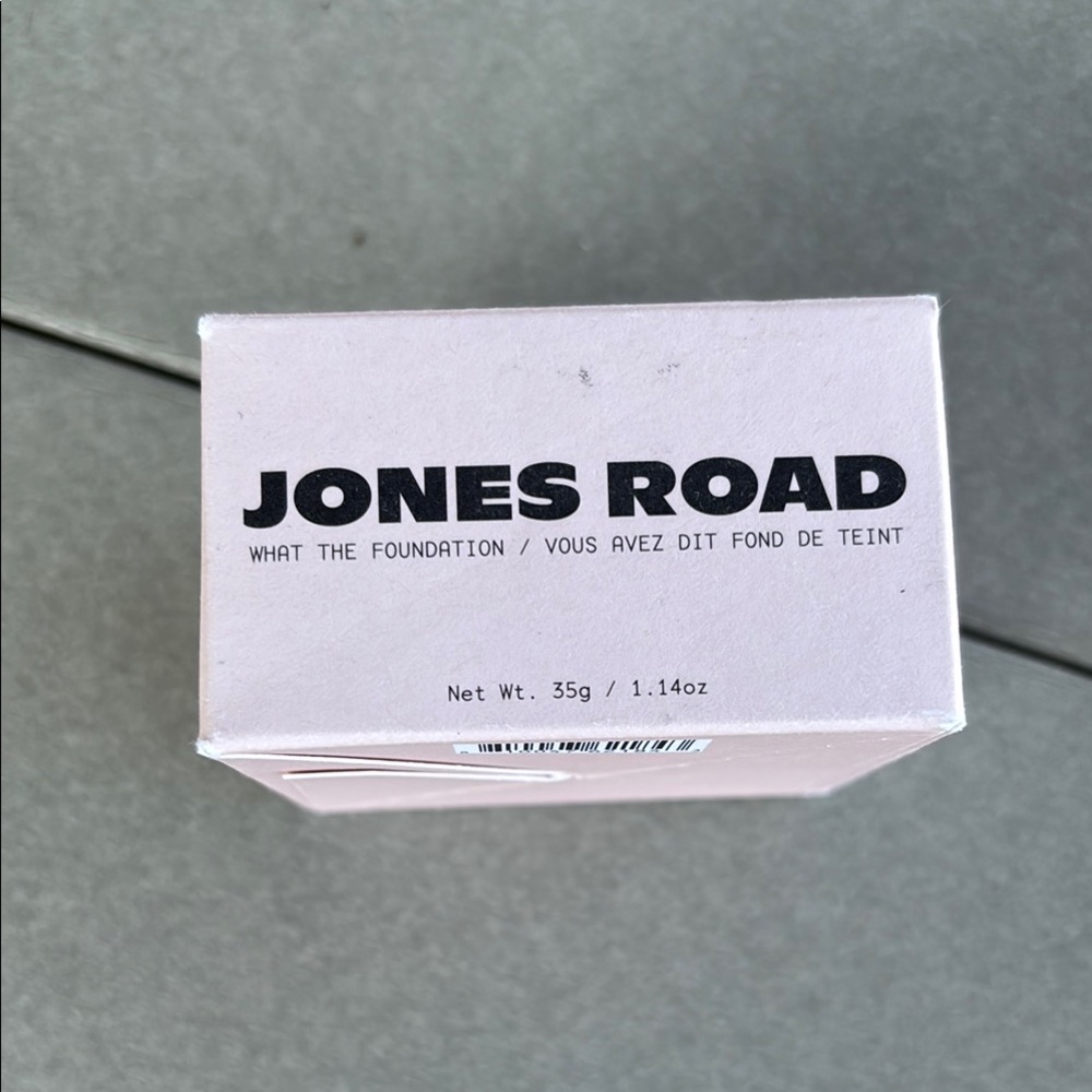 New in Box Jones Road What The Foundation in Beige